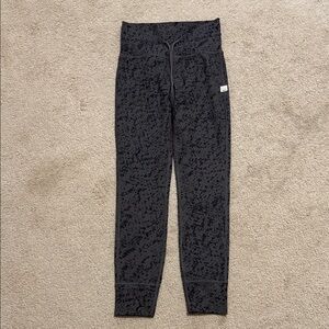 Vuori daily leggings size SM